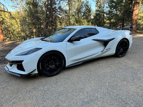 Used 2024 Chevrolet Corvette Z06 w/ Z07 Performance Package RWD image 5