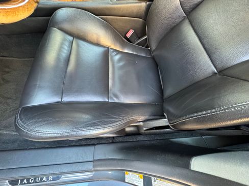 Used 2005 Jaguar XJ8 image 17