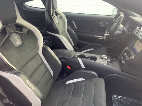 Used 2020 Ford Mustang Shelby GT500 w/ Technology Package RWD image 8