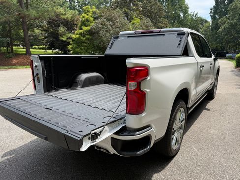 Used 2025 Chevrolet Silverado 1500 High Country w/ High Country Premium Package AWD/4WD image 21