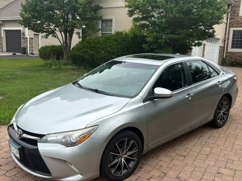 Used 2017 Toyota Camry XSE FWD image 1