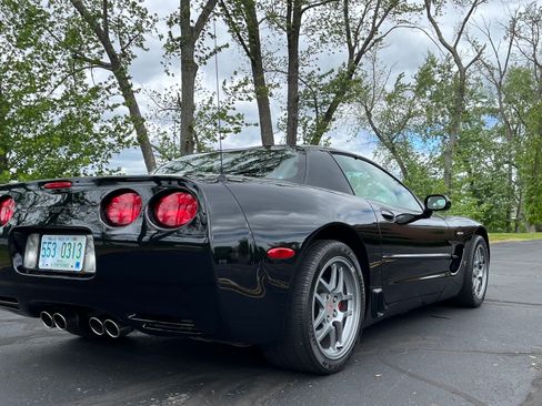 Used 2001 Chevrolet Corvette Z06 w/ Memory Pkg image 9