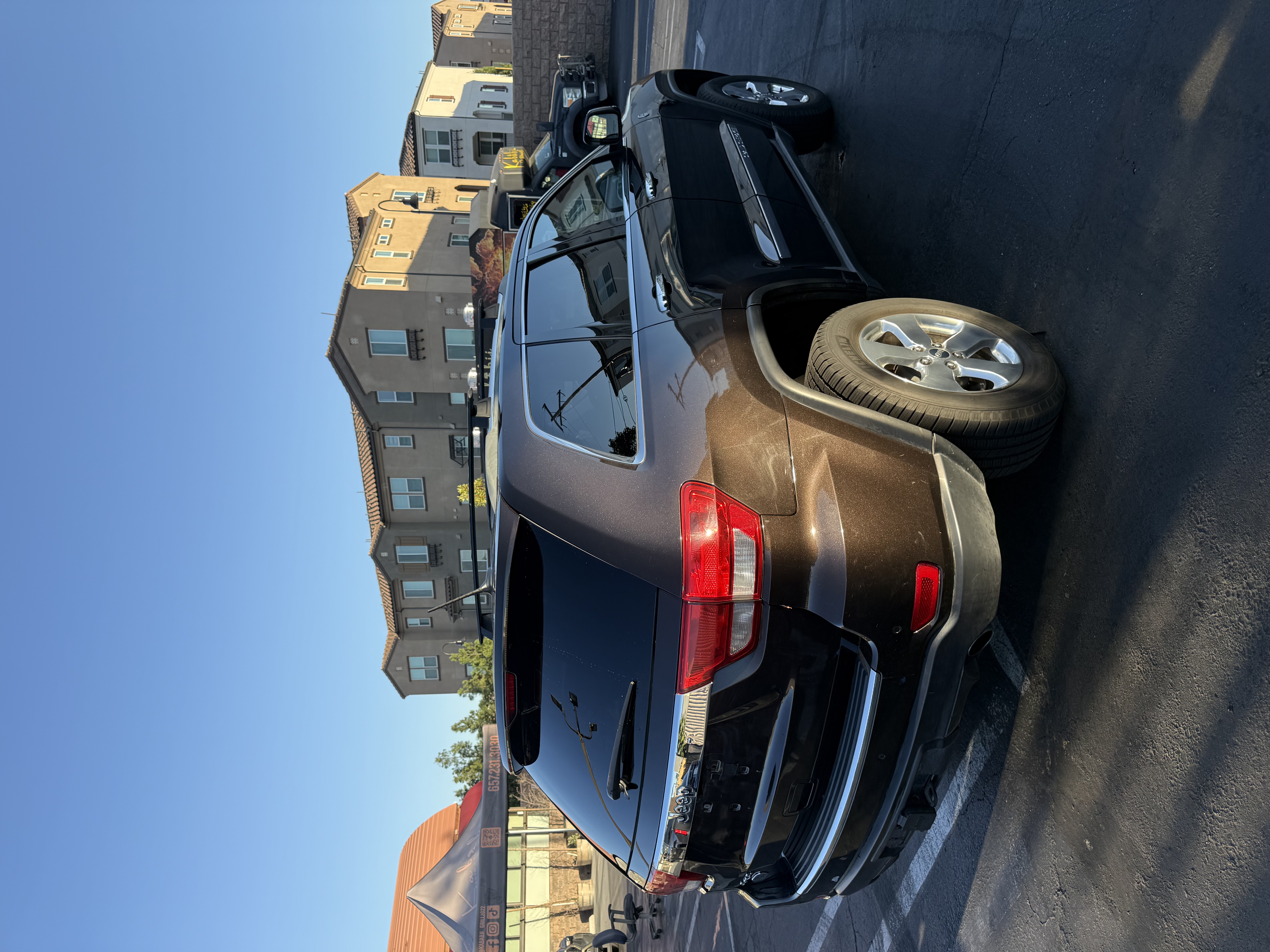 Used 2012 Jeep Grand Cherokee Overland Summit AWD/4WD image 8