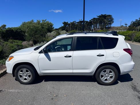 Used 2012 Toyota RAV4 4WD w/ Value Pkg image 2