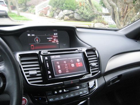 Used 2017 Honda Accord EX-L image 11