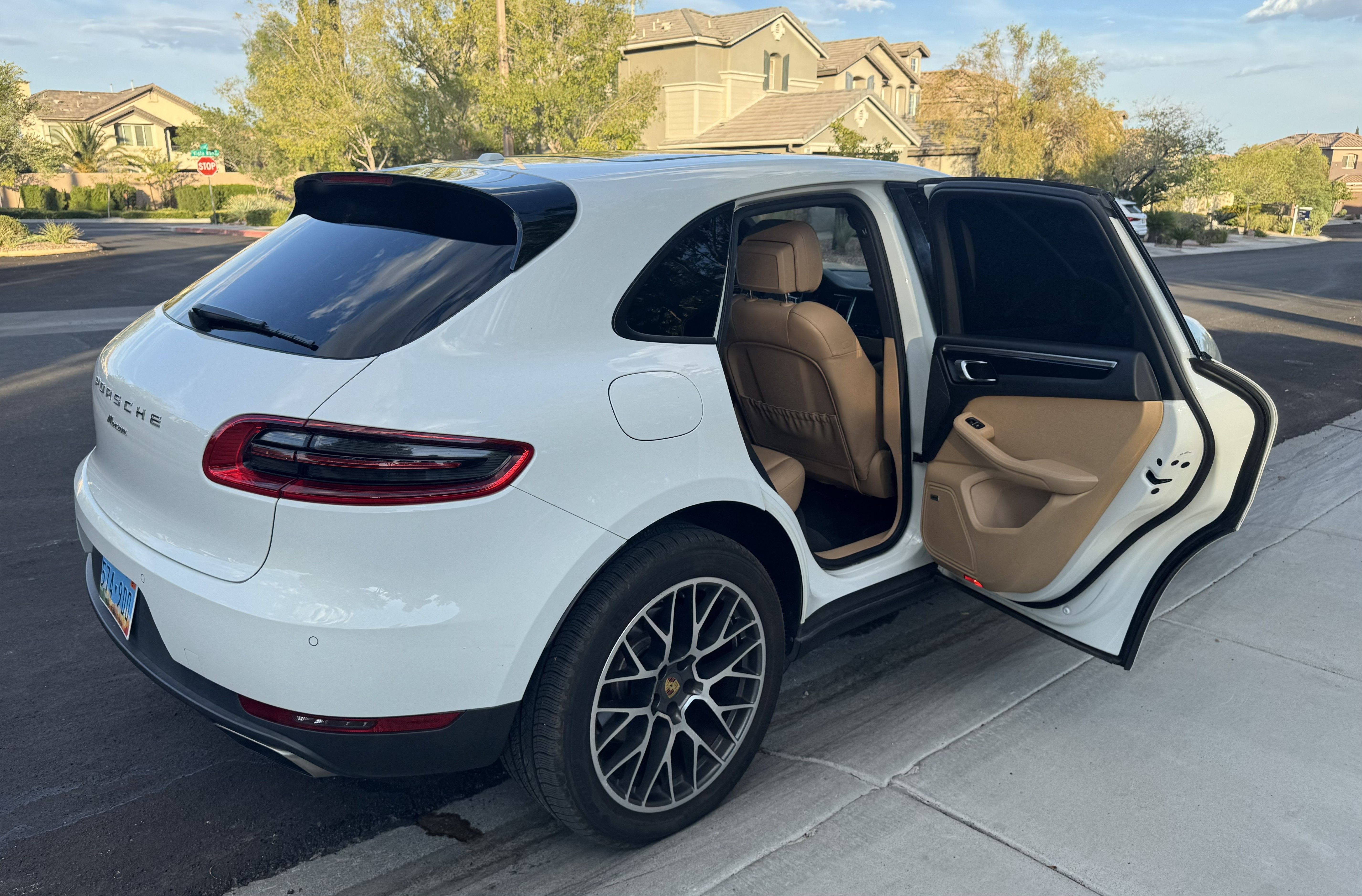 Used 2018 Porsche Macan Sport Edition AWD/4WD image 12