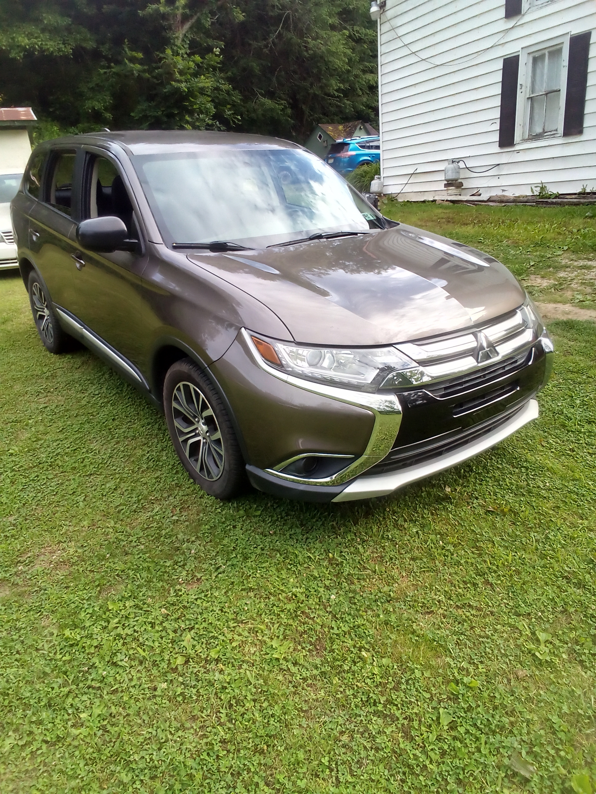 Used 2017 Mitsubishi Outlander ES AWD/4WD image 1