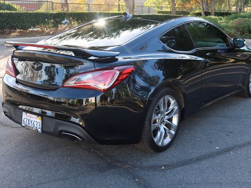 Used 2013 Hyundai Genesis 3.8 image 24