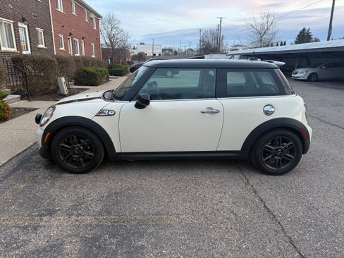 Used 2011 MINI Cooper S image 2