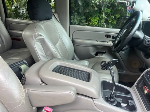 Used 2004 GMC Sierra 3500 SLT w/ Heavy-Duty Power Package image 2