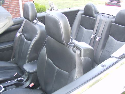 Used 2011 Chrysler 200 Limited image 10