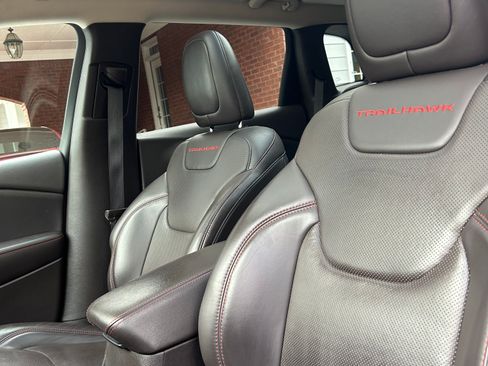 Used 2018 Jeep Cherokee Trailhawk w/ Quick Order Package 27L image 9