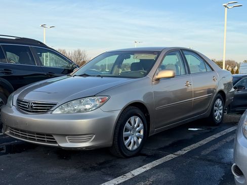 Used 2005 Toyota Camry LE image 1