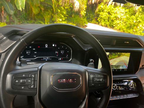 Used 2023 GMC Sierra 1500 AT4 w/ Technology Package AWD/4WD image 8