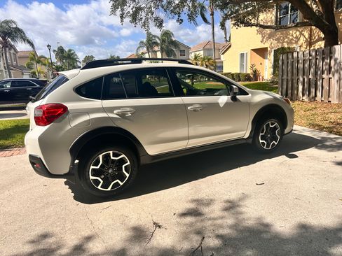 Used 2017 Subaru Crosstrek 2.0i Premium image 4