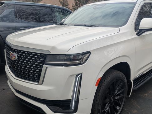 Used 2022 Cadillac Escalade Premium Luxury image 11