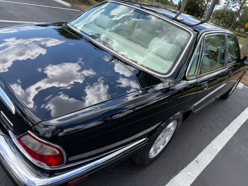 Used 2003 Jaguar XJ8 image 10