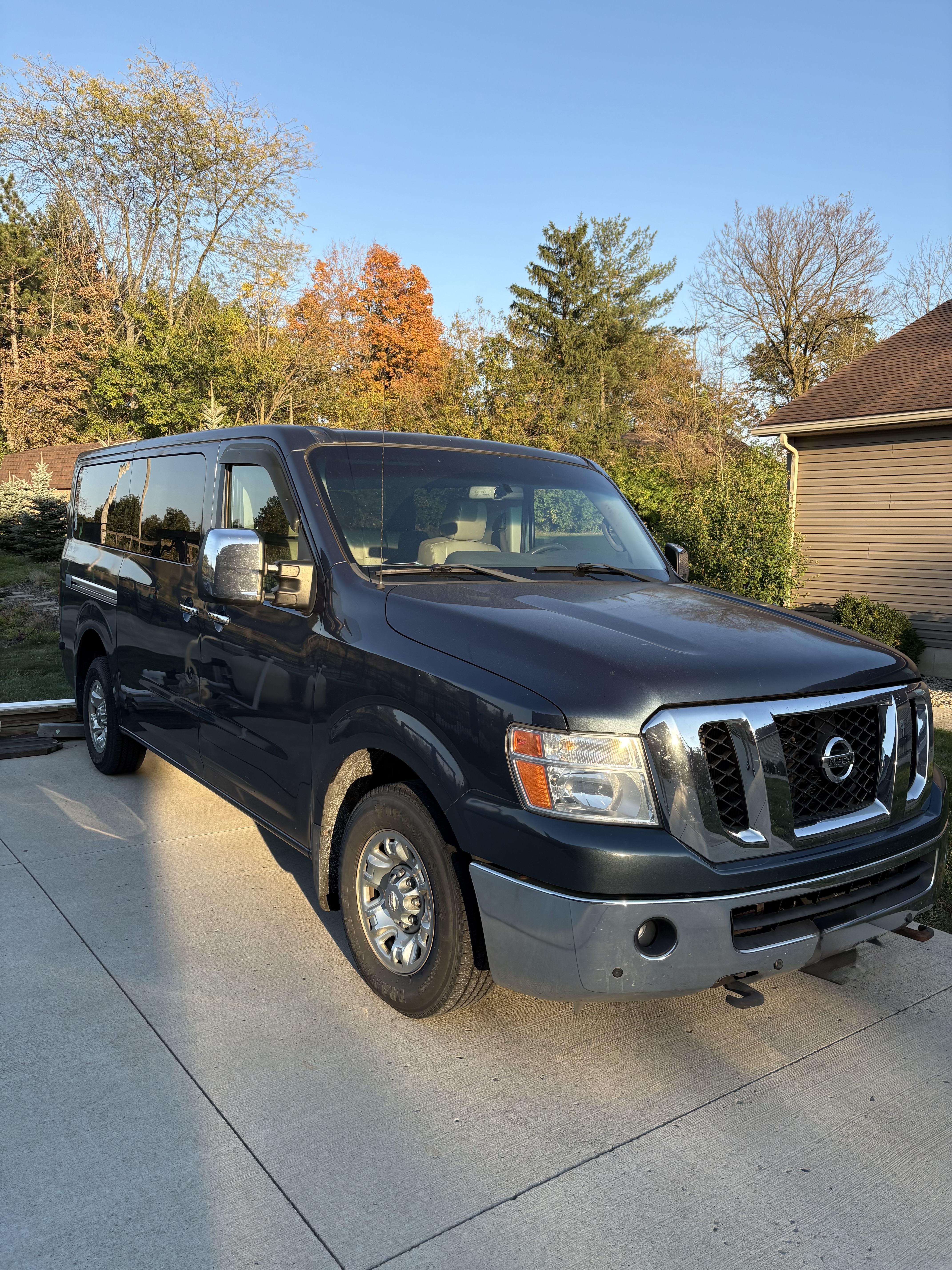 Used 2014 Nissan NV 3500 SL w/ Technology Package RWD image 4