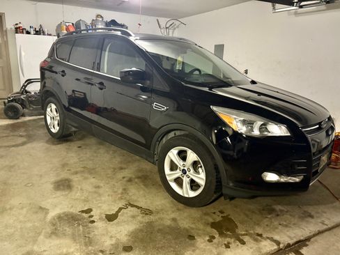 Used 2016 Ford Escape SE w/ Equipment Group 201A FWD image 4