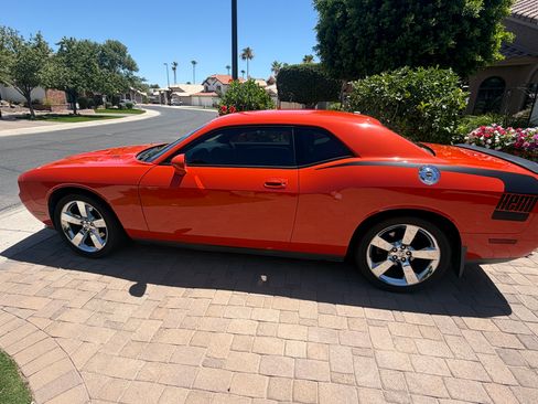 Used 2009 Dodge Challenger R/T RWD image 10