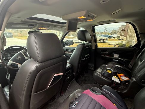 Used 2013 Cadillac Escalade Premium image 9