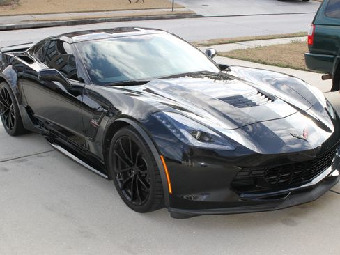 Used 2017 Chevrolet Corvette Grand Sport w/ Carbon Flash Badge Package image 2