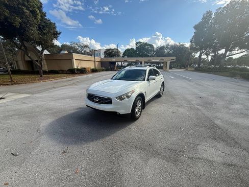 Used 2009 INFINITI FX35 35 Sport Utility 4D w/ Navigation Pkg image 2