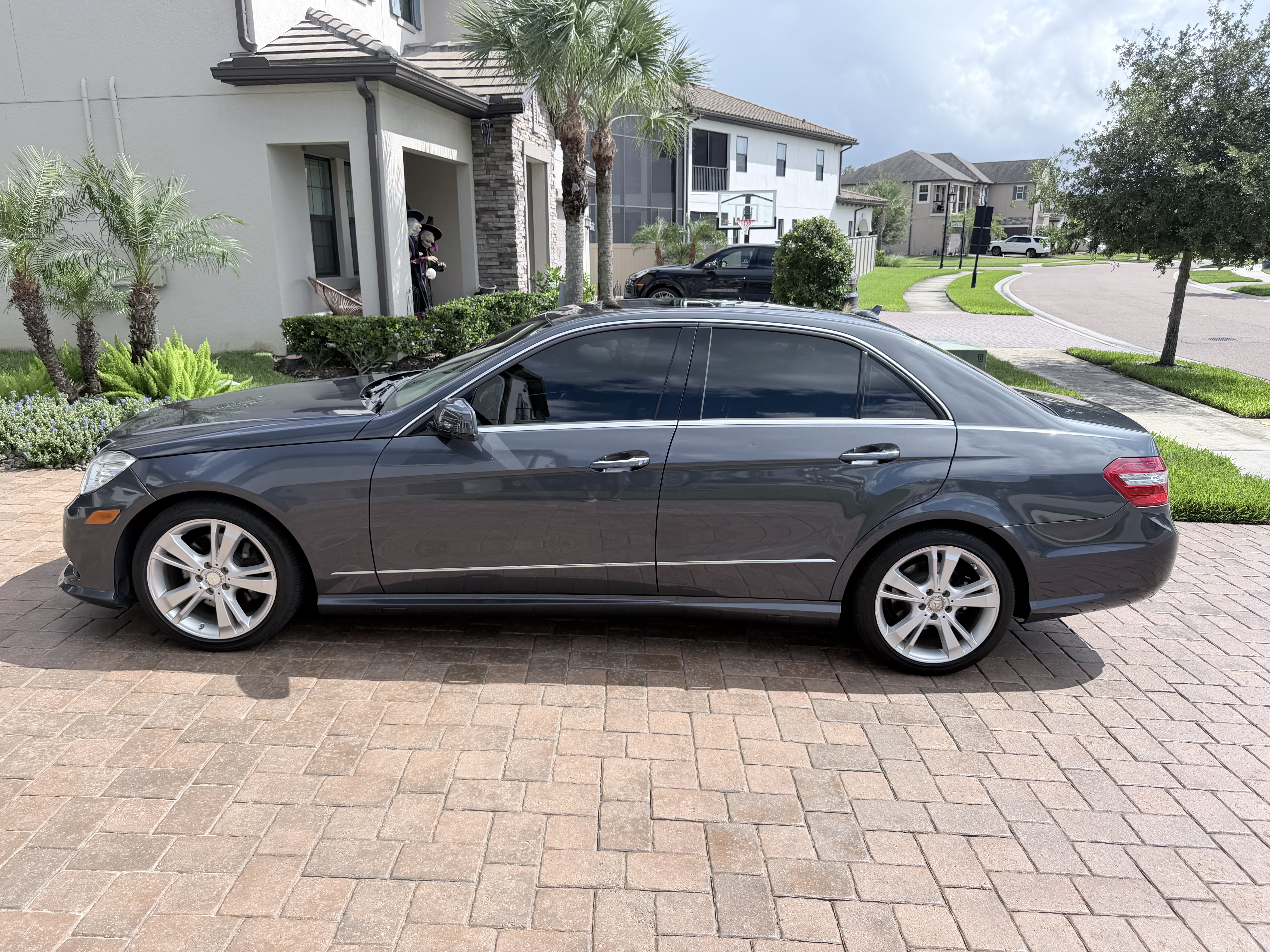 Used 2013 Mercedes-Benz E 350 Sedan image 2