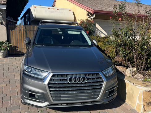 Used 2018 Audi Q7 3.0T Premium image 2