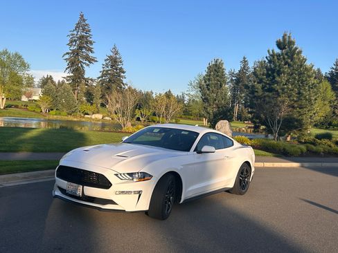 Used 2021 Ford Mustang Premium RWD image 17
