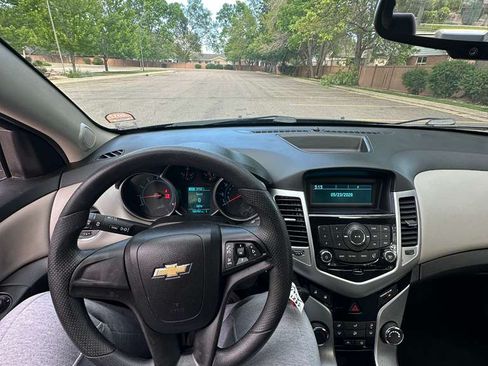 Used 2014 Chevrolet Cruze LS FWD image 16