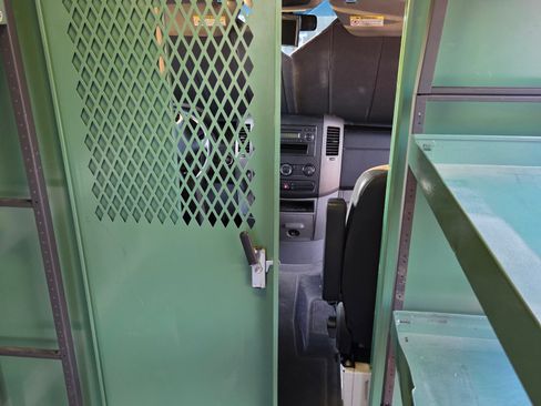 Used 2007 Dodge Sprinter 2500 image 16