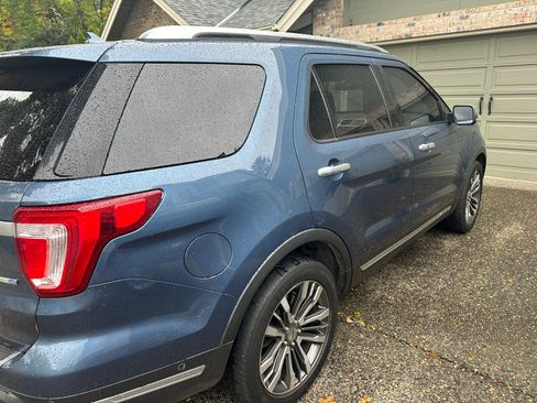 Used 2018 Ford Explorer Platinum image 12