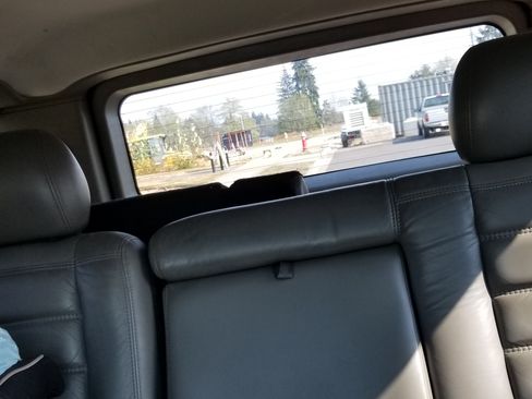 Used 2003 HUMMER H2 w/ Preferred Equipment Group image 17