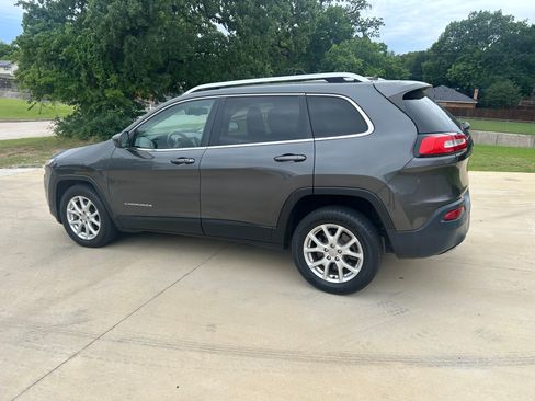 Used 2015 Jeep Cherokee Latitude w/ Comfort/Convenience Group FWD image 4