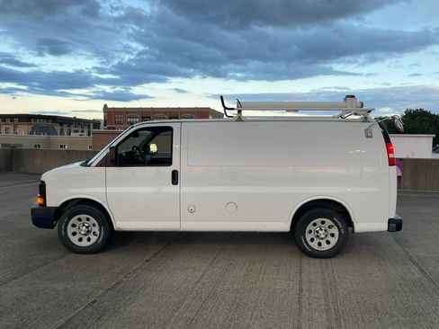 Used 2013 Chevrolet Express 1500 image 1