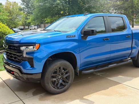 Used 2024 Chevrolet Silverado 1500 LT Trail Boss w/ Convenience Package II AWD/4WD image 5