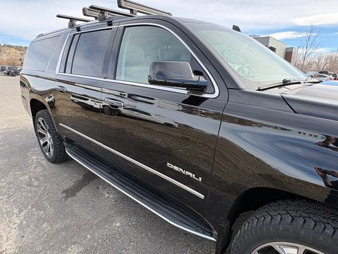 Used 2017 GMC Yukon XL Denali image 6