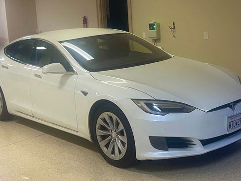 Used 2016 Tesla Model S 75 RWD image 1