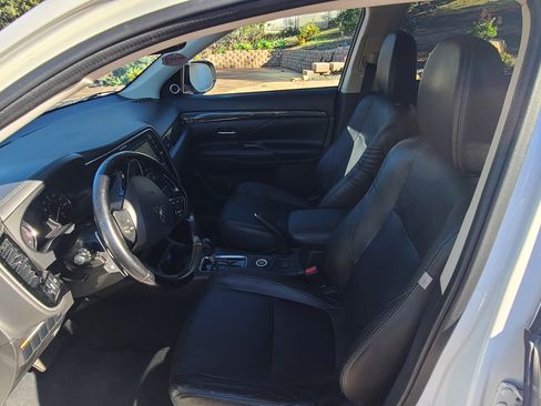 Used 2016 Mitsubishi Outlander GT image 20