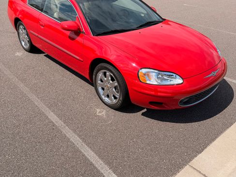 Used 2002 Chrysler Sebring LXi FWD image 4