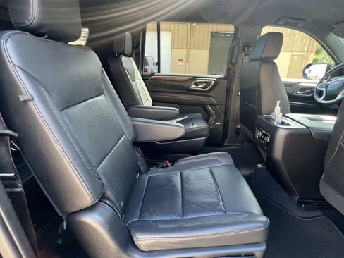 Used 2021 Chevrolet Suburban LT image 11