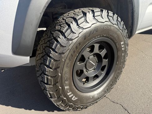 Used 2021 Toyota Tacoma TRD Off-Road w/ Technology Package image 13