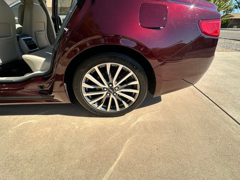 Used 2017 Lincoln Continental Select image 10