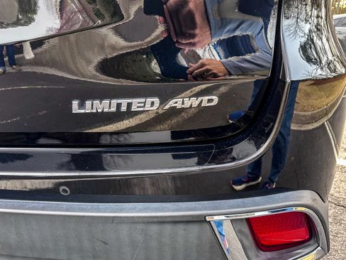 Used 2017 Toyota Highlander Limited Platinum image 14