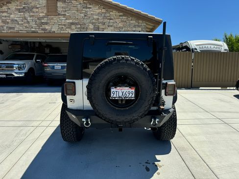 Used 2009 Jeep Wrangler Unlimited Rubicon w/ Dual Top Group AWD/4WD image 6