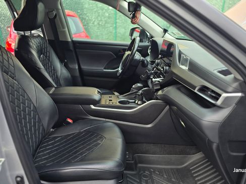 Used 2023 Toyota Highlander LE image 21