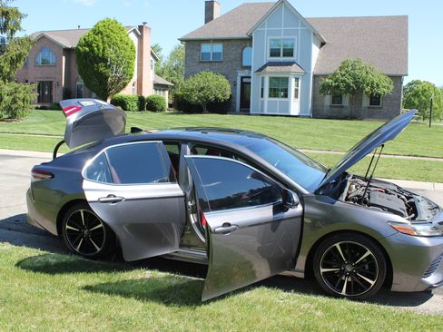 Used 2018 Toyota Camry XSE image 14