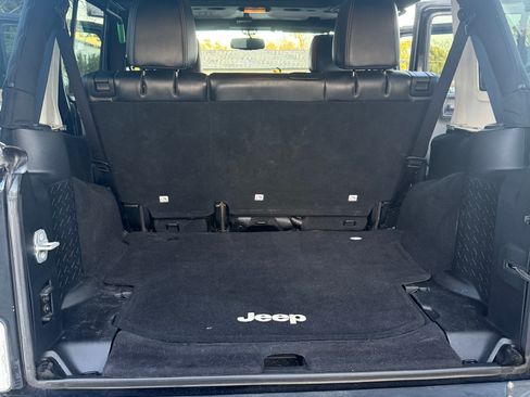 Used 2017 Jeep Wrangler Unlimited Sahara w/ Connectivity Group image 12