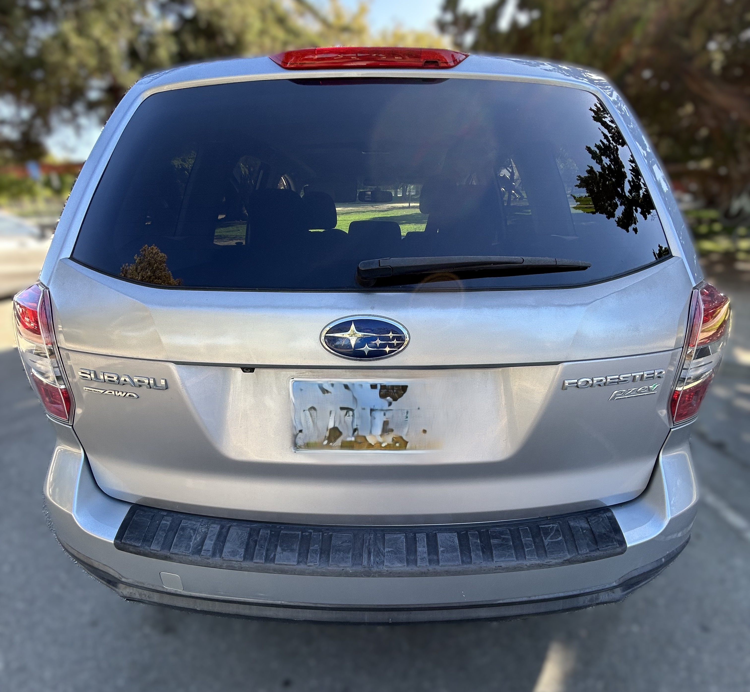 Used 2014 Subaru Forester 2.5i Premium w/ All-Weather Package AWD/4WD image 2